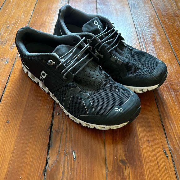 On Cloud Running Shoes W8.5 - Picture 2 of 5